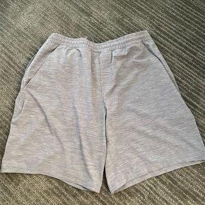 Lululemon Men’s Shorts Size X-Large Grey
